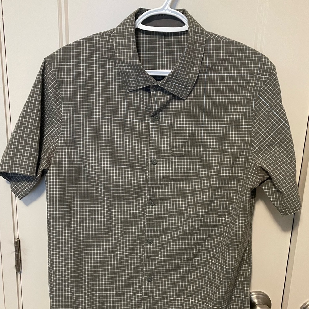 Lululemon short sleeve button up